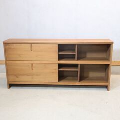 人気のkarimoku(カリモク家具)よりChitano(チターノ)のウォールナット材 サイドボードです。奥行がスリムなリビングボードは圧迫感を与えず、収納量も豊富で使い勝手抜群。の画像