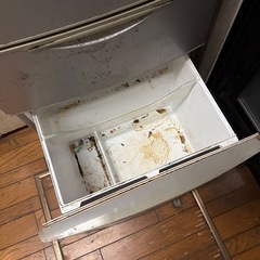 SANYO（三洋電機）の4ドア冷凍冷蔵庫の画像