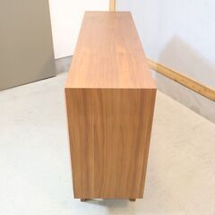 福岡大川の家具メーカー”境木工”のopera(オペラ)サイドボードです。前板に木目が美しいウォールナット材を使用した洗練された雰囲気のデザイン。北欧家具やカフェ風のお部屋に♪の画像