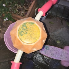 女児向けキックボードの画像