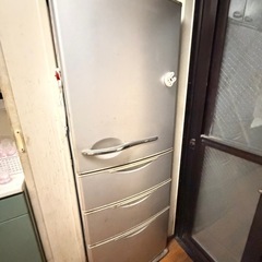 SANYO（三洋電機）の4ドア冷凍冷蔵庫の画像