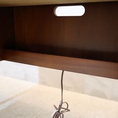 TOKAI KAGU(東海家具)のVenezia(ベネチア)ライティングデスク。マホガニー材の質感とタッセルがデザインされた把手がクラシカルなデザインが印象的な書斎机。IDC OTSUKA(大塚家具)の画像