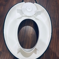 【値下げ】ベビービョルン トイレトレーニングシート　補助便座の画像