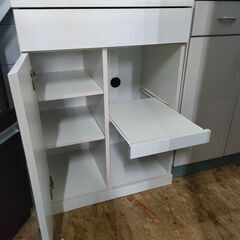 【ジャングル和泉大型良品館　キッチンボード　食器棚　収納　キッチン　※前・左側面ハガレあり　【R512】の画像