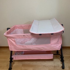 ベビーベッドピンク急遽処分の画像