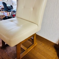 回転式ダイニングチェア4脚の画像