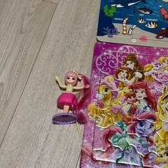 パズル　2点、リカちゃん1点の画像