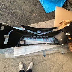 プリウスαフロントバンパーの画像