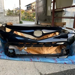 プリウスαフロントバンパーの画像