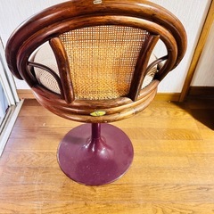 籐の回転椅子4脚セットの画像