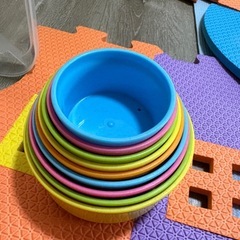 レインボースプリングとスタッキングカップの画像