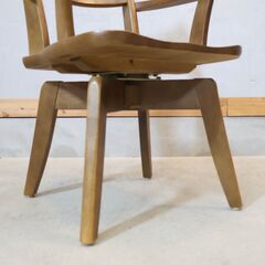 飛騨高山の家具メーカーibata interior(イバタインテリア)のグレース ダイニングチェア 2脚セット。天然木ならではの温もりを感じる回転椅子。ナチュラルな質感は北欧スタイルやカフェ風にも！の画像