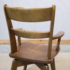 飛騨高山の家具メーカーibata interior(イバタインテリア)のグレース ダイニングチェア 2脚セット。天然木ならではの温もりを感じる回転椅子。ナチュラルな質感は北欧スタイルやカフェ風にも！の画像