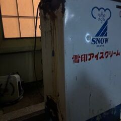 ジャンク品　古い冷蔵庫です。の画像