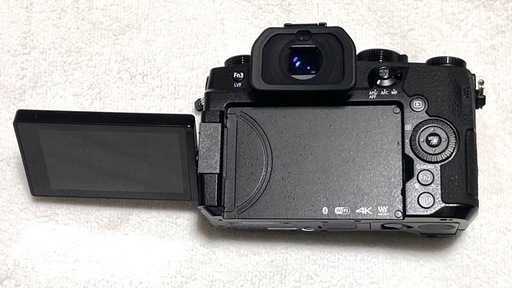 ミラーレス
一眼カメラ・薄型レンズ付Panasonic    G99D