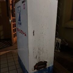 ジャンク品　古い冷蔵庫です。の画像