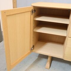 飛騨高山の家具メーカー キツツキマークの飛騨産業(HIDA)/IDC大塚家具 KAYAシリーズ オーク材 サイドボードです。和モダンテイストのシンプルなデザインのキャビネットは大容量の収納が可能です♪の画像