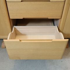 飛騨高山の家具メーカー キツツキマークの飛騨産業(HIDA)/IDC大塚家具 KAYAシリーズ オーク材 サイドボードです。和モダンテイストのシンプルなデザインのキャビネットは大容量の収納が可能です♪の画像