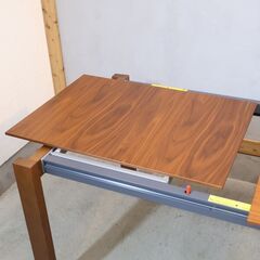 イタリアのCalligaris(カリガリス)社のブランドconnubia(コヌビア)のBARON(バロン) 伸長式ダイニングテーブルです。モダンなエクステンションテーブルです！ の画像