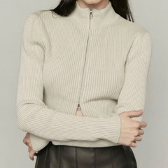 新品 試着のみ ♡  EMODA エモダ ♡  プレーティングリブジップニットの画像