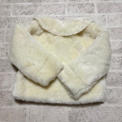 110　Petit Angelina オフホワイト　丸襟　フェイクファーコートの画像