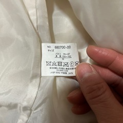 かわいい白のジャンパーの画像