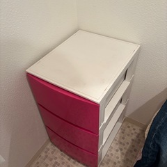 ピンクの収納ケースの画像