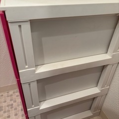 ピンクの収納ケースの画像