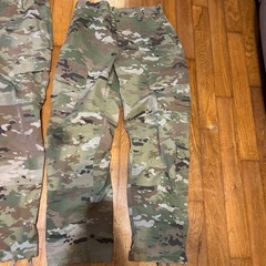 米軍放出品　メンズ迷彩パンツ　サイズS〜Mの画像