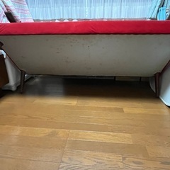 受け渡し予定者決まりました。赤の2〜3人掛けソファの画像