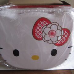 ハローキティ 鹿の子リボンフェイスお重 お弁当箱 白  お道具箱にもなります　22×27cm位の画像