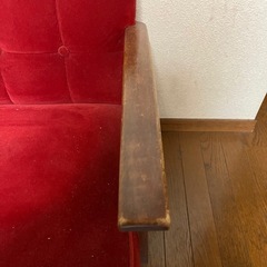 受け渡し予定者決まりました。赤の1人掛け用ソファの画像
