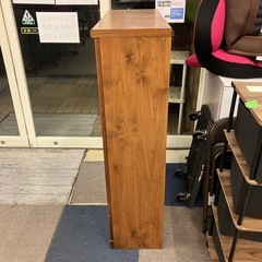 12/25まで店頭商品一部を除き半額クリスマスSALE!!開催中　サ2512-188 薄型 キャビネット ガラス扉 引き出し付き カントリー調 キズ汚れ有りの画像