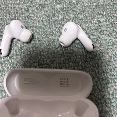 モニター付きワイヤレスイヤホンの画像