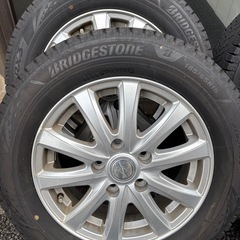 スタッドレスタイヤの画像