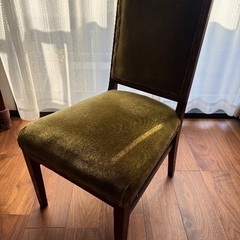 100年前の椅子の画像