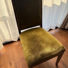 100年前の椅子の画像