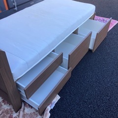 早い者勝ち　引き出し付き　シングルベッド　マットレス汚れ有りますの画像