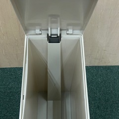 ゴミ箱　インテリア　ペダル式　グレーの画像