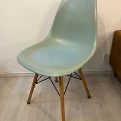 イームズチェアリプロダクトの画像