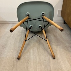 イームズチェアリプロダクトの画像