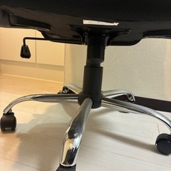 キャスター付きチェア(高さ調節可)の画像