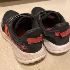 adidasスニーカーの画像