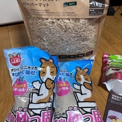 小動物用エサ、トイレ砂の画像