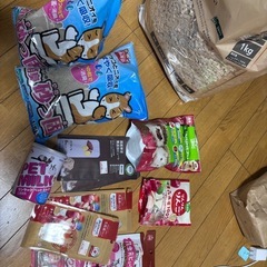 小動物用エサ、トイレ砂の画像