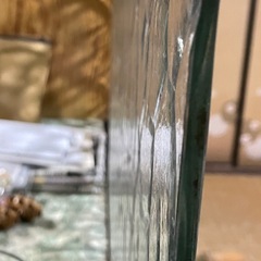 台所横のレトロなガラス扉6枚の画像