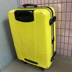 カーボン素材の大型スーツケース75.50.30.センチの画像