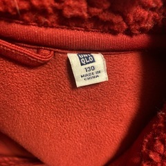 【130サイズ】UNIQLOフリース赤と白の画像