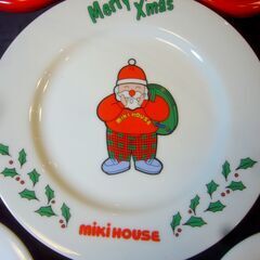 【食器】ミキハウス　皿、小皿2枚、トレイ2枚【使用・未使用】（mikihouse、サンタ、ノベルティ）の画像