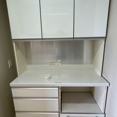 クラスティーナで購入した食器棚の画像